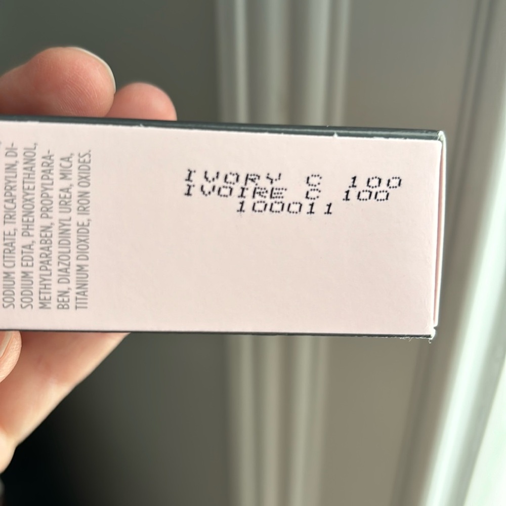Ivory C100-Mary Kay Timewise Luminous 3D Foundation - Picture 3 of 4